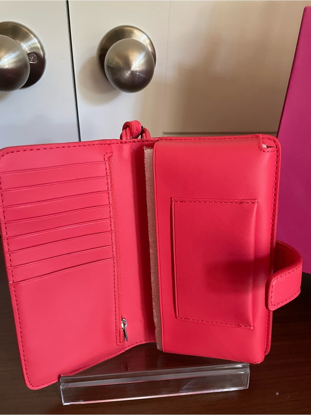 Very Bradley Cayenne phone wristlet, keychain, and coin purse bundle - Picture 4 of 9